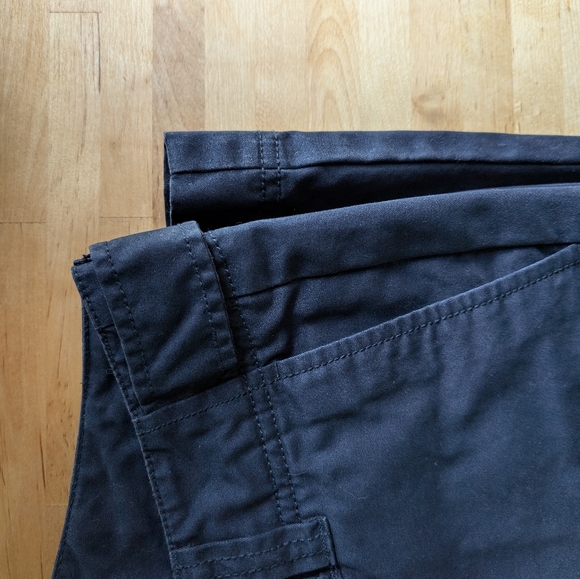 Eddie Bauer Vashon Fit Navy Pants - 10P - Navy - Gently Used - Super Soft Fabric - Picture 7 of 15